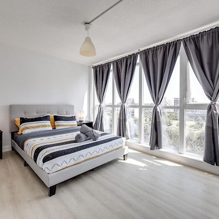 3Bdrm Lake View Condo In تورونتو المظهر الخارجي الصورة