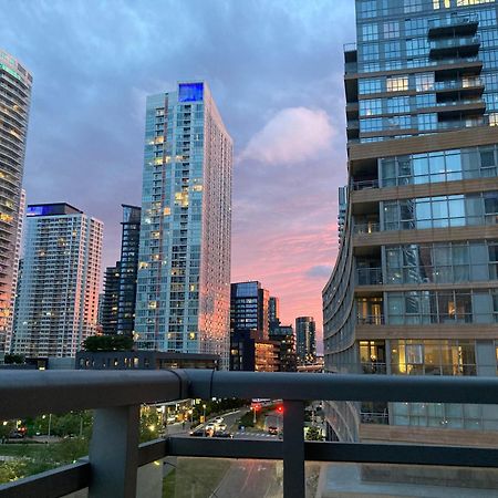 3Bdrm Lake View Condo In تورونتو المظهر الخارجي الصورة