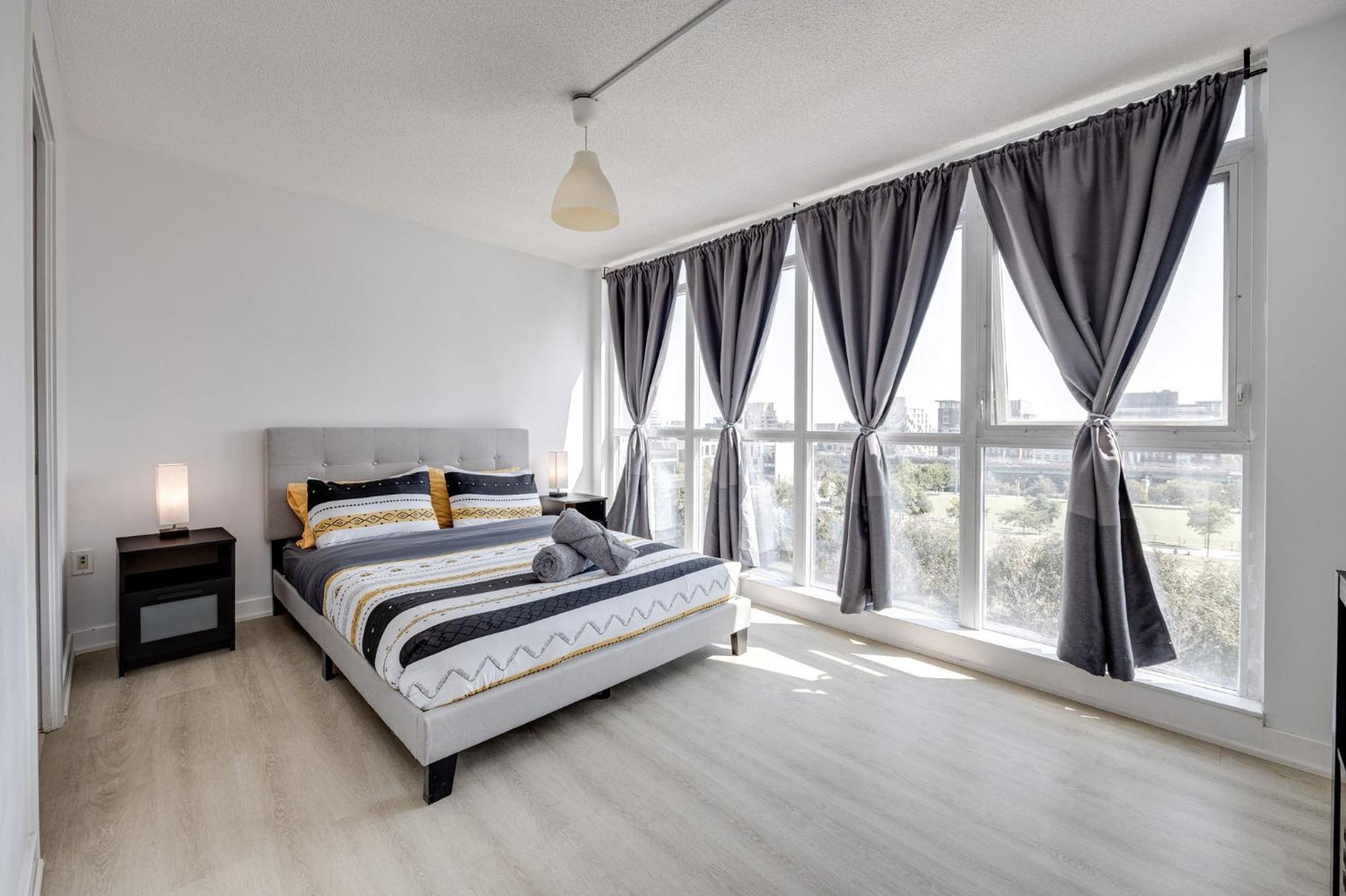 3Bdrm Lake View Condo In تورونتو المظهر الخارجي الصورة