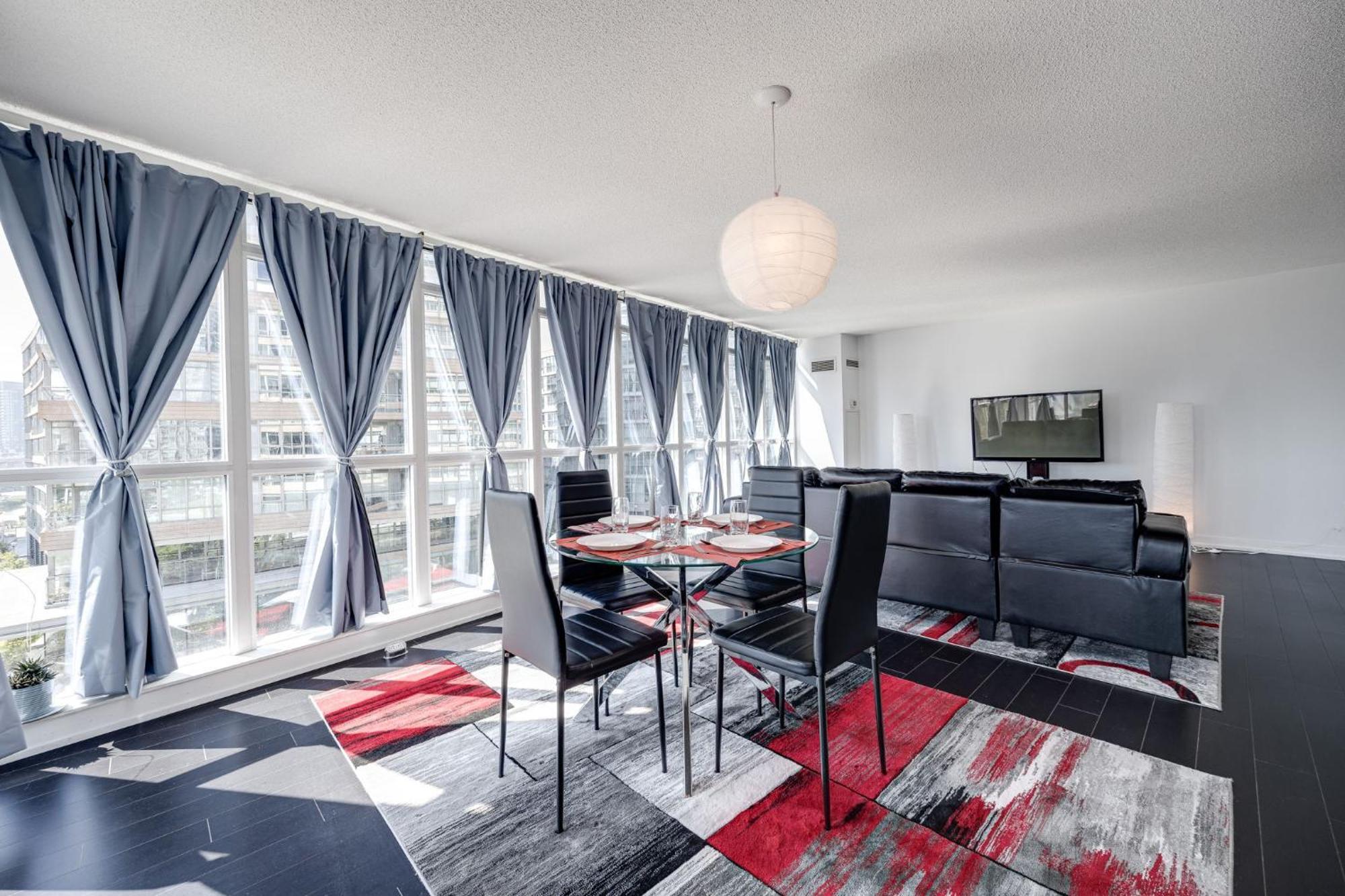 3Bdrm Lake View Condo In تورونتو المظهر الخارجي الصورة