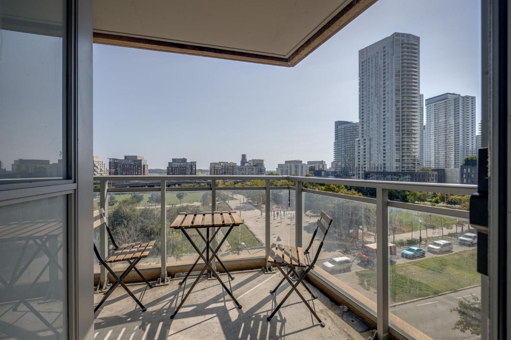 3Bdrm Lake View Condo In تورونتو المظهر الخارجي الصورة